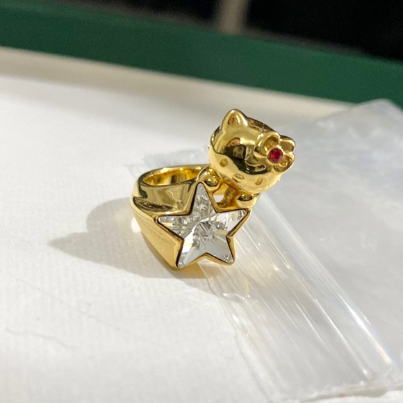 Sanrio Hello Kitty with Bow and Star Ring - Picture 5 of 9